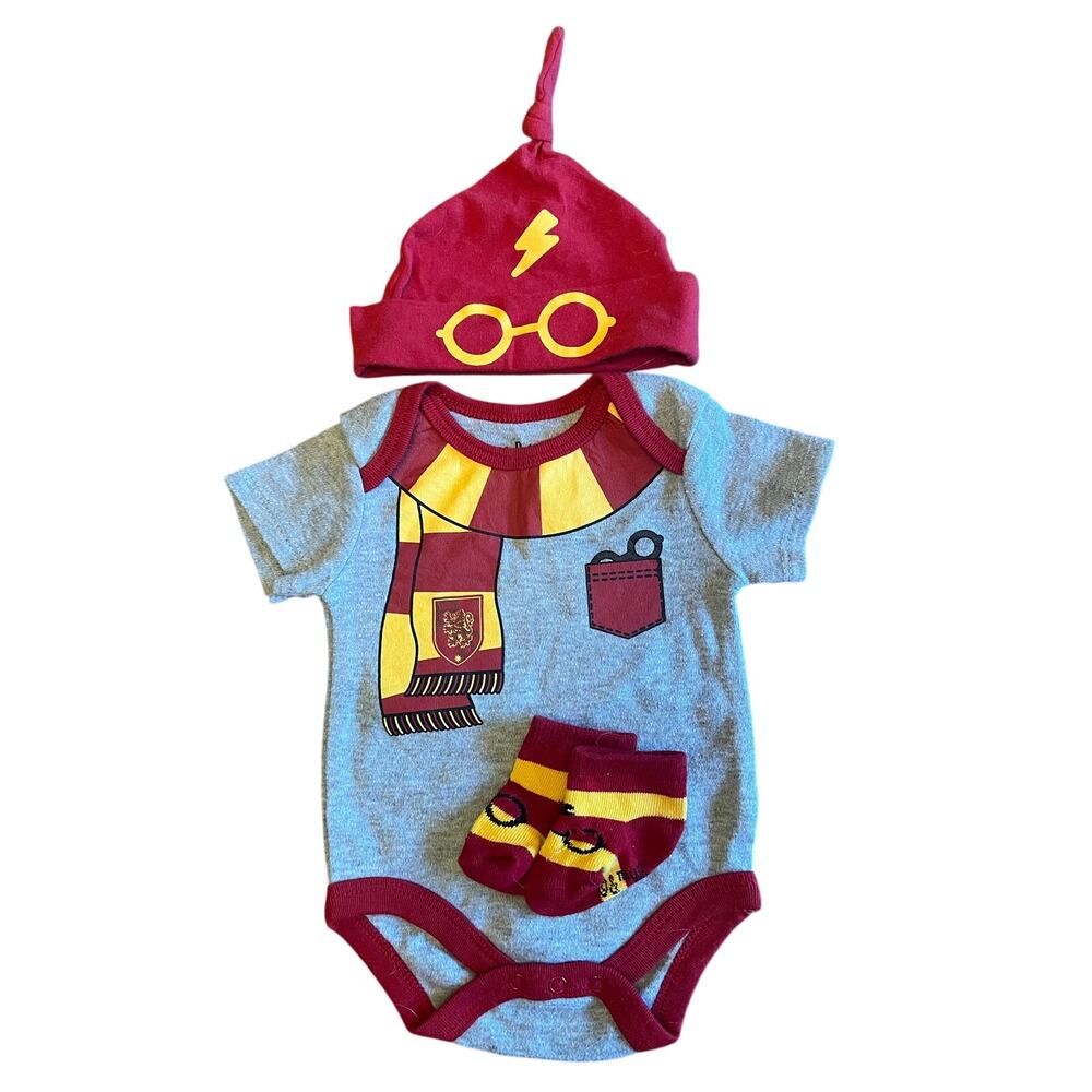 Harry Potter Gryffindor Baby Outfit Set – Onesie, Hat & Socks
